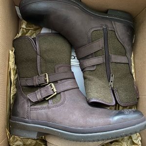 New in box Uggs women’s 8.5 style name: Simmens
